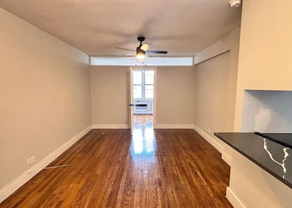 East 58 Street - Photo 1