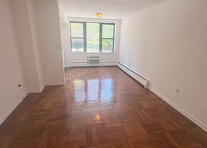 York Avenue - Photo 1