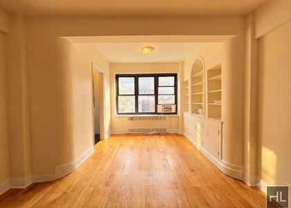 East 56 Street - Photo 1
