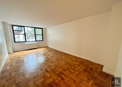 East 49 Street - Photo 1