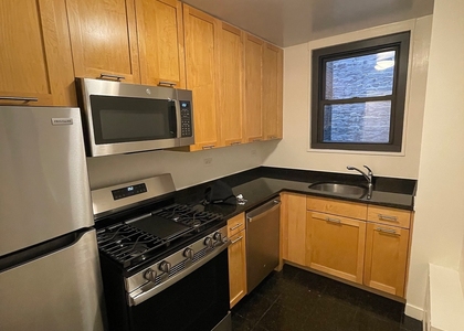 East 49 Street - Photo 1