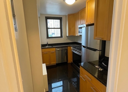 East 49 Street - Photo 1