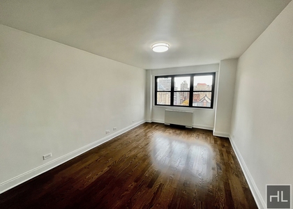 E 16 St - Photo 1