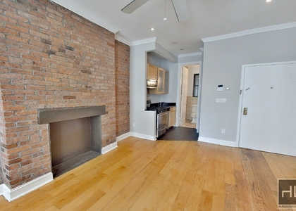 Avenue B - Photo 1