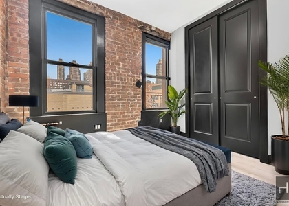 West 52 Street - Photo 1