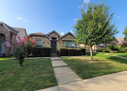 8913 Eastwood Avenue - Photo 1