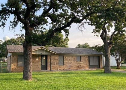 206 E 3rd Street - Photo 1