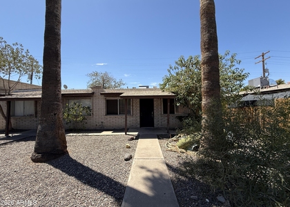 2201 W Belmont Avenue - Photo 1