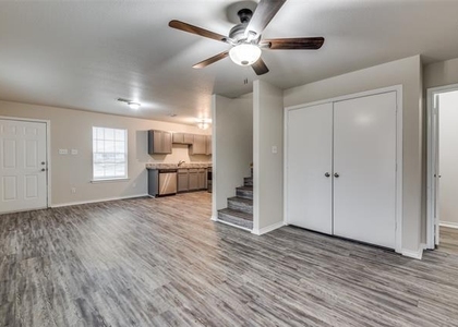 321 Queens Court S - Photo 1