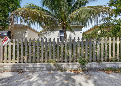 609 N F Street N - Photo 1