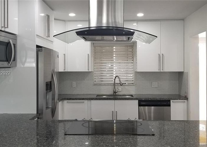 5170 Sw 40th Avenue - Photo 1