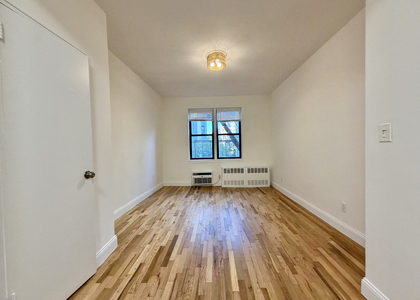 East 10th Street - Photo 1