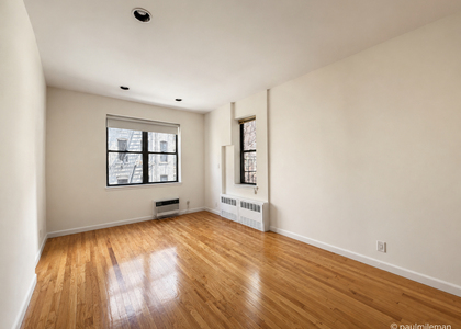 East 10th Street - Photo 1