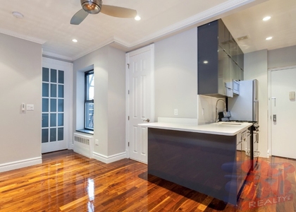 Lexington Ave - Photo 1