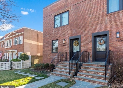 428 N Henry Street - Photo 1