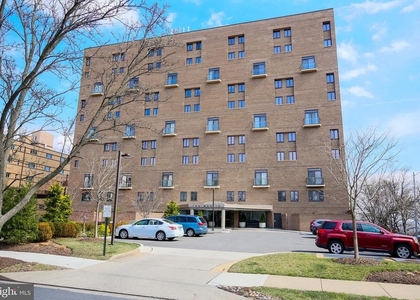 1401 N Oak Street - Photo 1