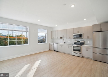 646 N 32nd Street - Photo 1