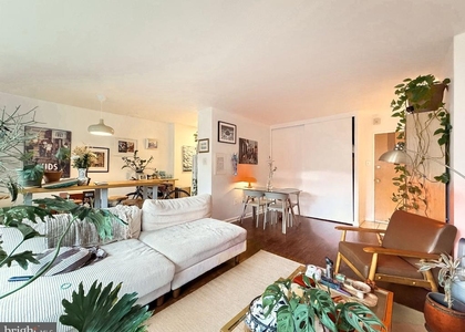 2101 Chestnut Street - Photo 1