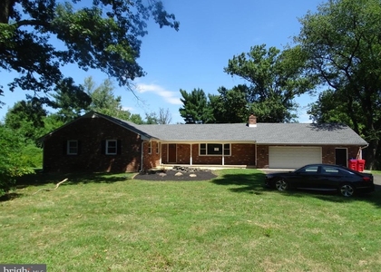 449 Street Road - Photo 1
