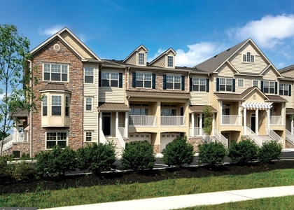 212 Village Way - Photo 1