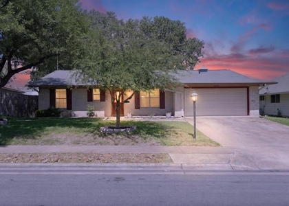8602 Colonial Dr - Photo 1