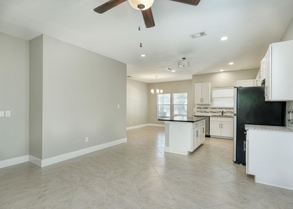 615 Spring St - Photo 1