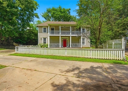 312 Glenwood Avenue Se - Photo 1