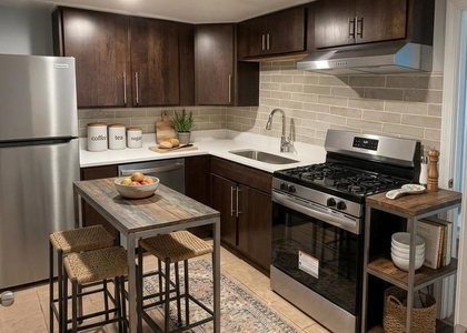 6030 N Claremont Avenue - Photo 1