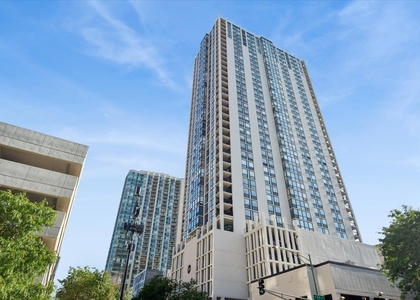 1122 N Clark Street - Photo 1