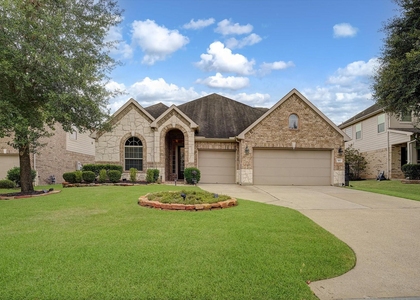 102 N Victoriana Circle - Photo 1