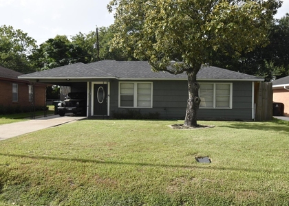 715 E 43rd Street - Photo 1