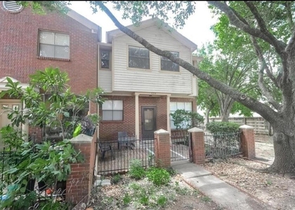 1103 Dulles Avenue - Photo 1