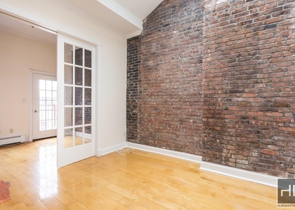 Avenue B - Photo 1
