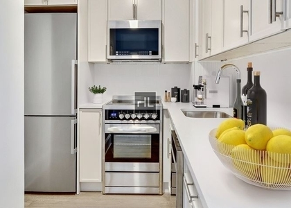 West 34th Street - Photo 1