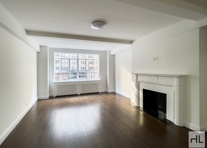 Fifth Avenue - Photo 1