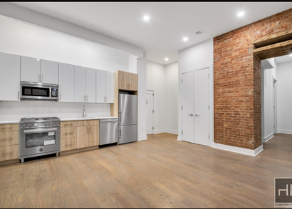 Madison Avenue - Photo 1