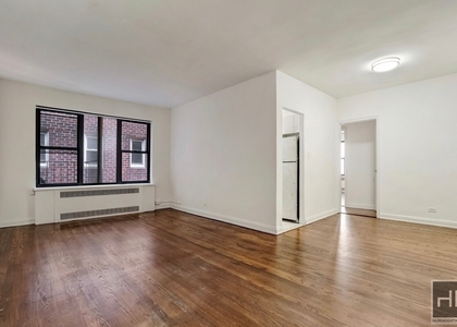 East 55 Street - Photo 1
