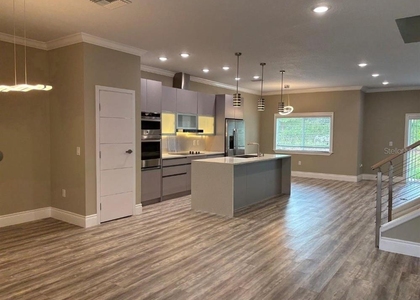 1915 Greenbriar Terrace - Photo 1