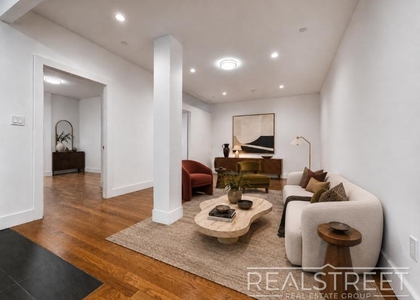 90-02 Queens Blvd - Photo 1