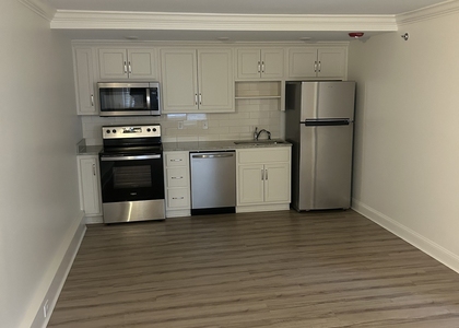 712 Avenue A Ne - Photo 1