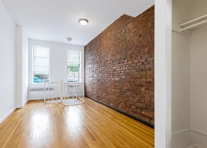 146 East 39th Street - Photo 1