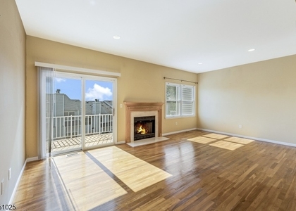 370 Summerhill Dr - Photo 1