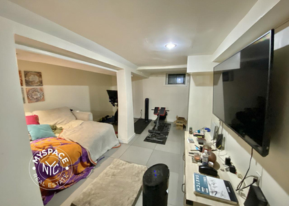 295 Maujer Street - Photo 1