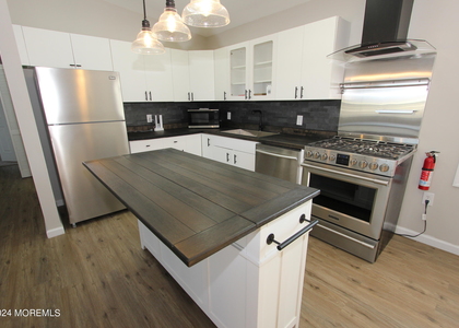 1001 Nw Central Avenue - Photo 1
