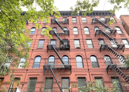 Mott Street - Photo 1
