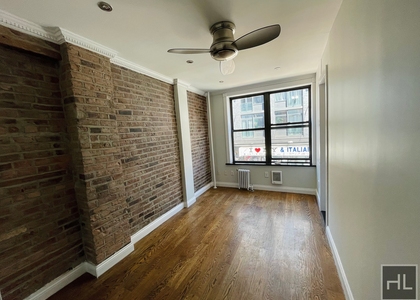 Mulberry Street - Photo 1