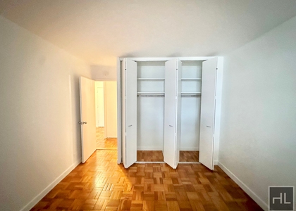 East 49 Street - Photo 1