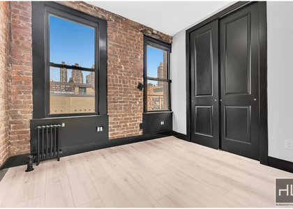 West 52 Street - Photo 1