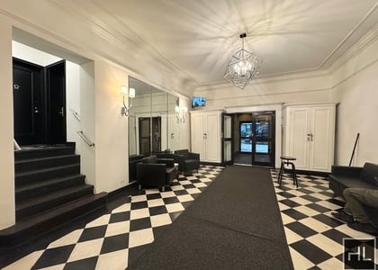 East 46 Street - Photo 1