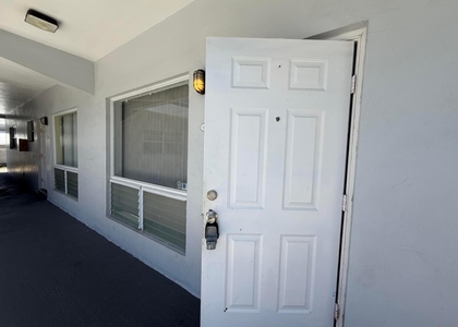 915 Ne 8th Street - Photo 1